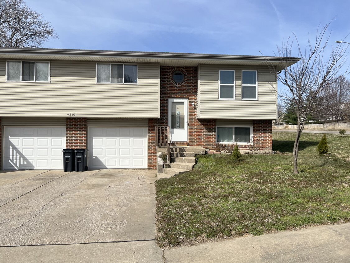 Building Photo - 4301 Mesa Dr