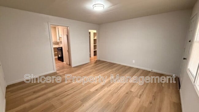 Foto del edificio - 3214 S St Clair Ave