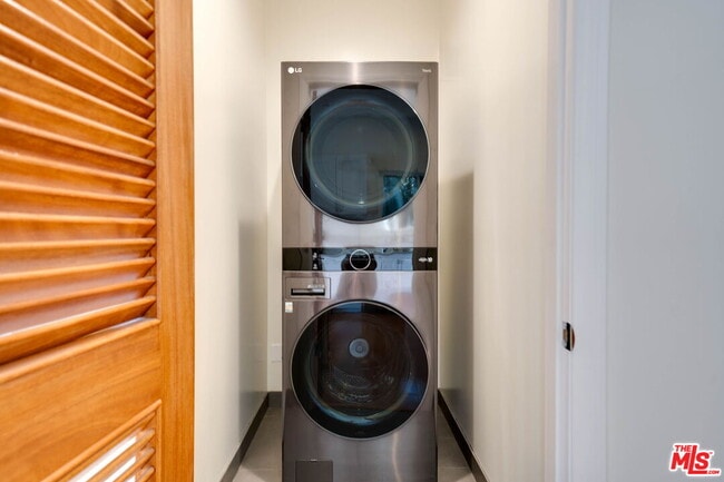 Foto del edificio - 1411 Cloverfield Blvd