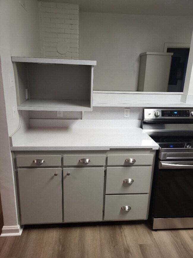 Foto del edificio - Charming Vintage Three Bedroom In Camas