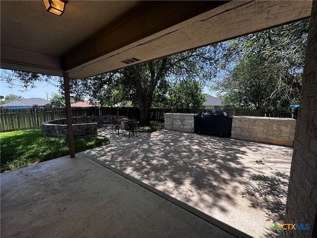 Building Photo - 1518 Chardonnay Dr