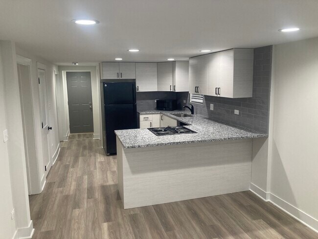 Foto del edificio - 1336 W Diversey Pkwy