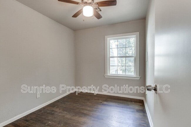 Building Photo - 3933 SW 24th St