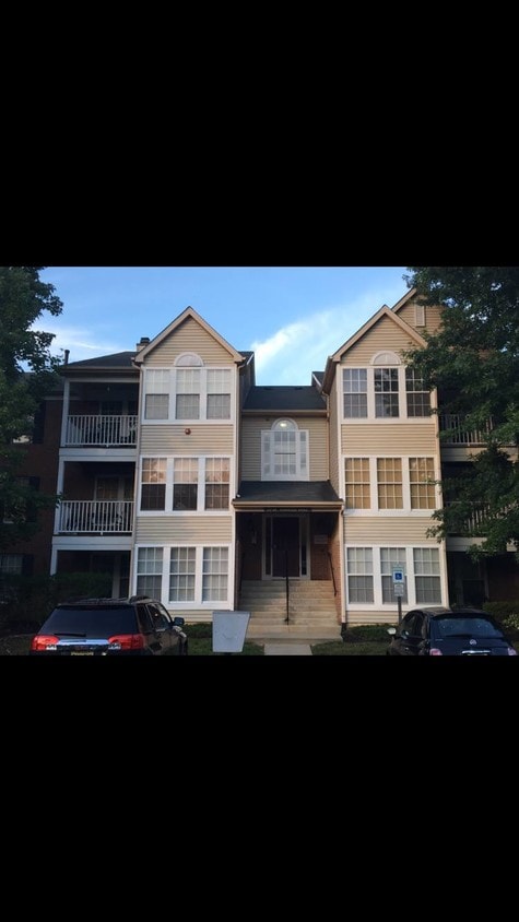 Entrance - 32 Kenwood Dr