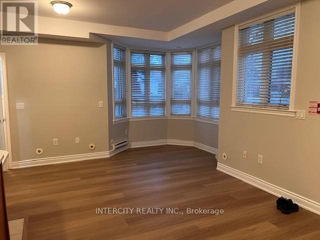 Photo du bâtiment - 1947 Lawrence Ave W