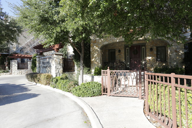 Foto del edificio - Park Cities Townhomes