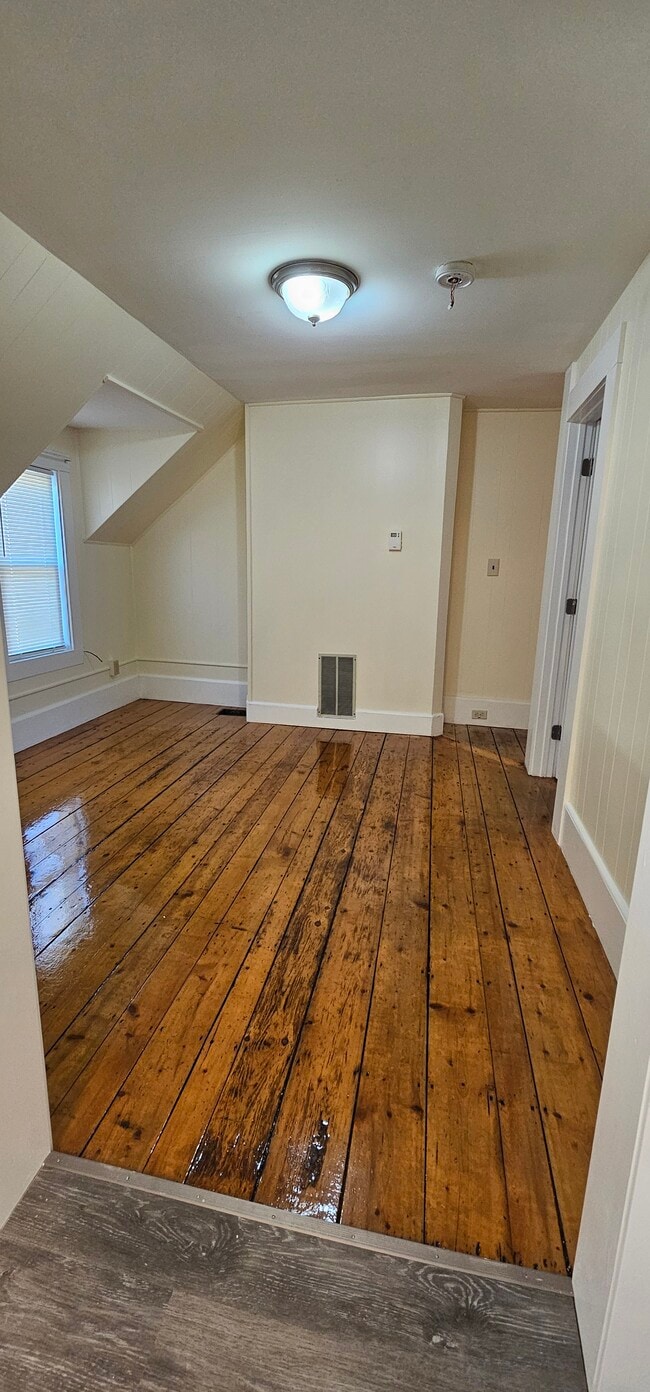 Living room - 368 Court St