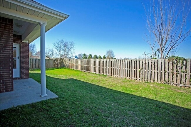 Building Photo - 3004 SW Camden Dr