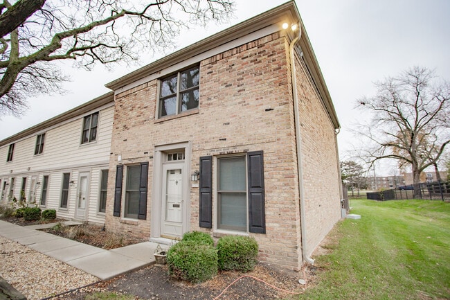 Building Photo - 1845 Bristol Walk