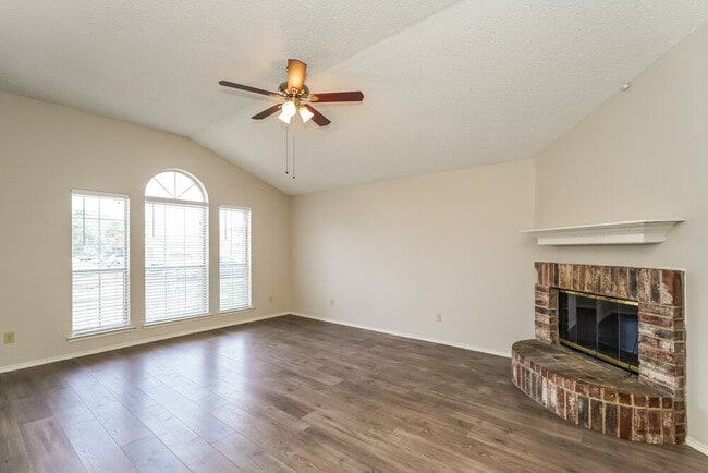 Building Photo - 7900 Flowertree Ct
