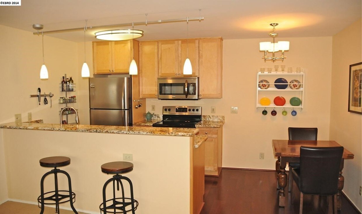 Primary Photo - 360 Vernon St