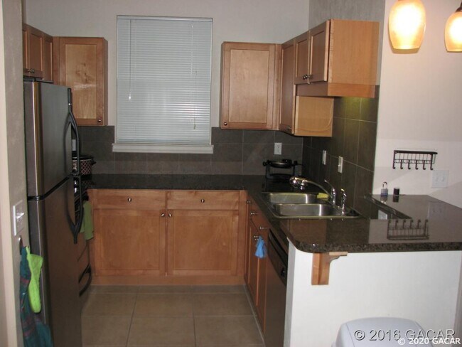 Building Photo - 3027 SW Archer Rd