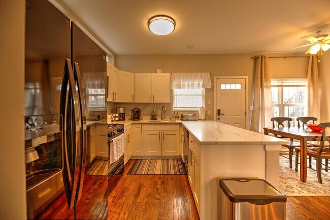 Foto del edificio - 2718 W Washington Blvd