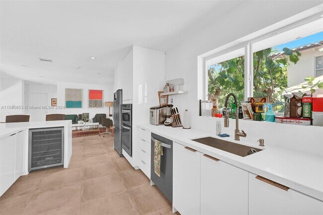 Foto del edificio - 518 W 30th St