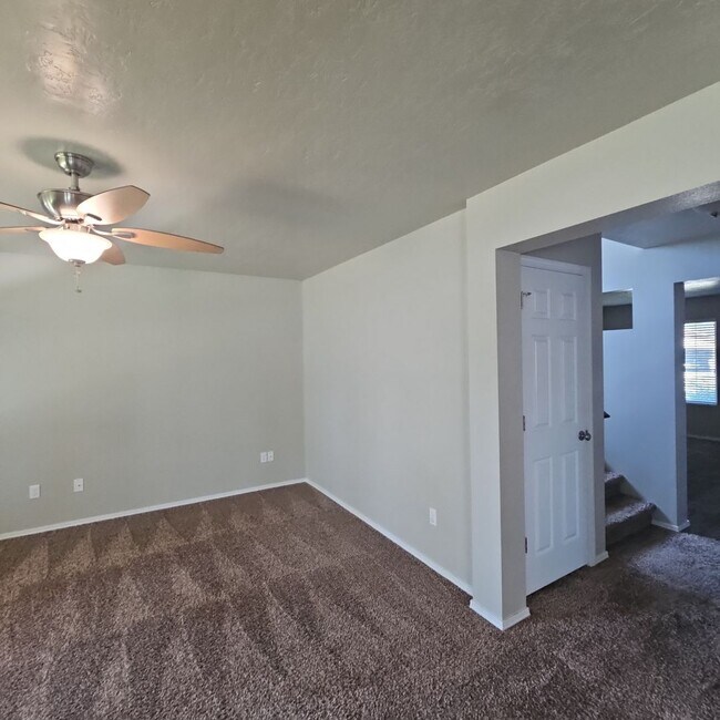 Building Photo - Spacious Home In Middleton!