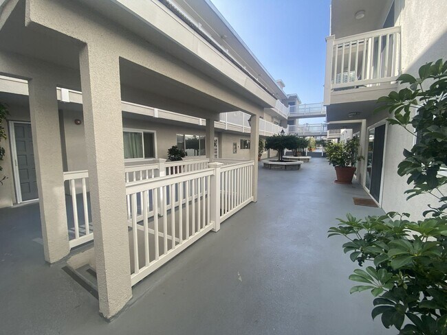 Foto del edificio - 2 Bedroom Hermosa Beach Condo - Close to Everything!