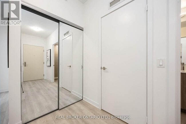 Building Photo - 15 Richardson St