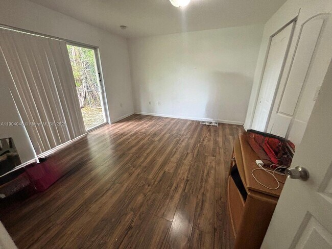 Foto del edificio - 2577 NE 184th Terrace