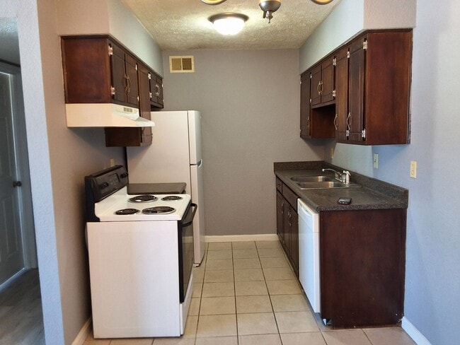 Building Photo - 365-12 ELMWOOD