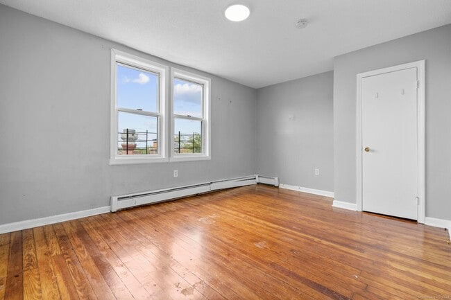 Building Photo - 340 Arch St