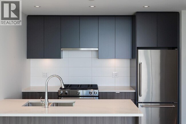 Photo du bâtiment - 3430-3430 East Kent Ave S