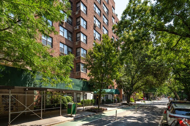 Foto del edificio - 49-57 W 12th St