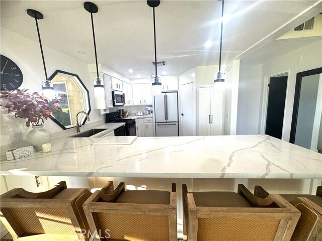 Foto del edificio - 38250 Azalea Dr