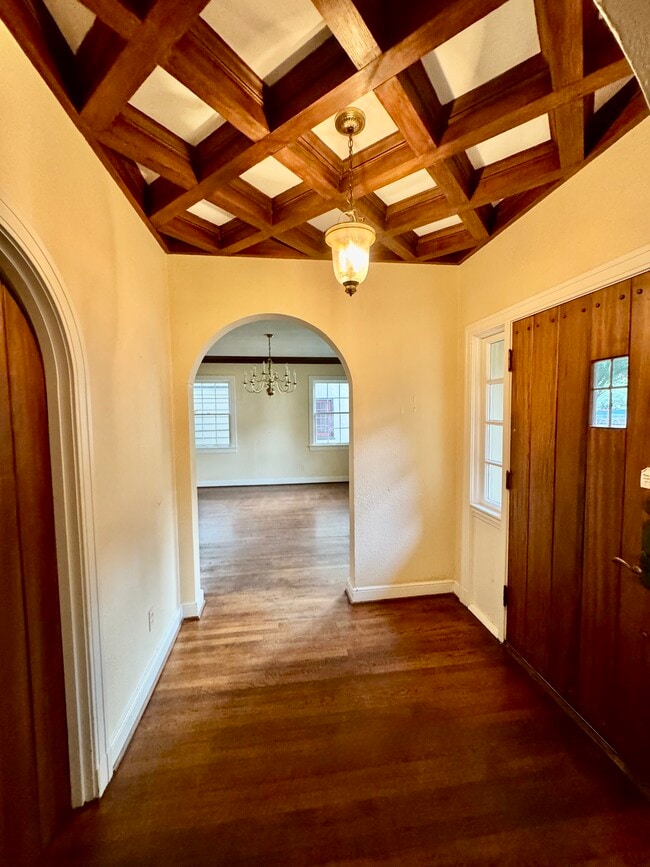 Building Photo - 3209 Mockingbird Ln