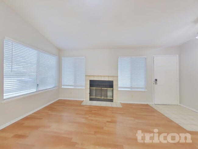 Building Photo - 7726 Robinette Rd