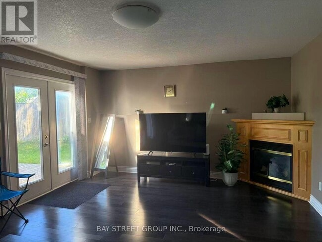 Building Photo - 578 Springwater Dr
