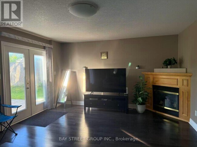 Photo du bâtiment - 578 Springwater Dr