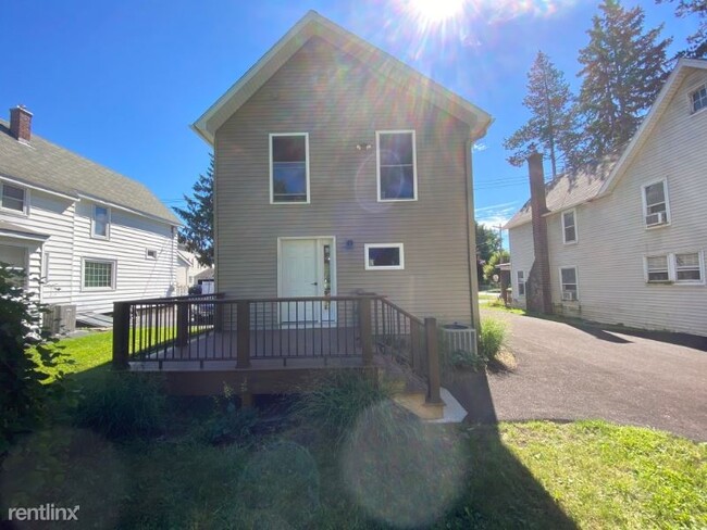 Foto del edificio - 3 br, 1.5 bath House - 10 South Reynolds St