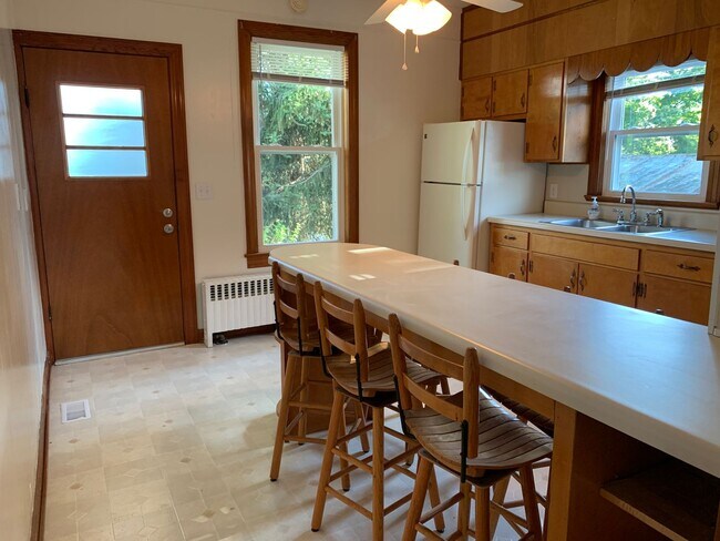 Foto del edificio - Charming Home with Large Backyard Near Radford University