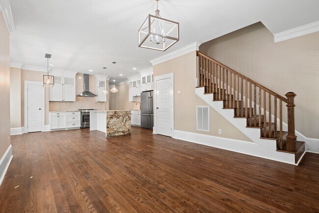 Foto del edificio - 3 Bedroom Luxury Duplex in Old North Durham