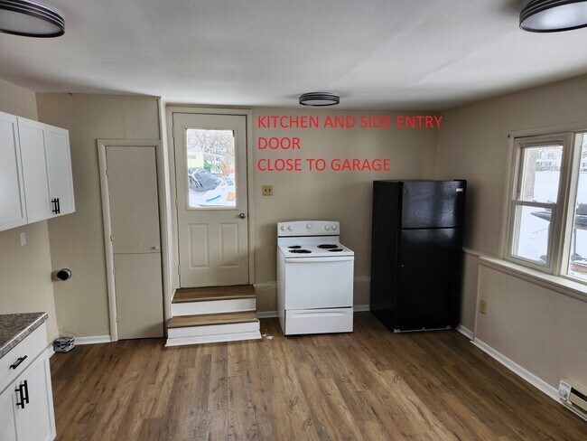 Building Photo - 504 Mott St