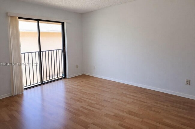 Foto del edificio - 5821 Washington St