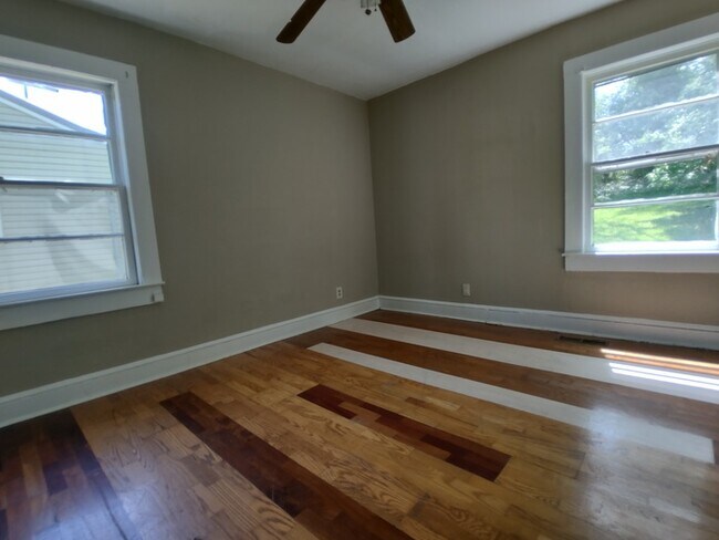 Building Photo - 505 W Highland Rd