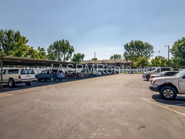 Foto del edificio - 1351-1357 N Redwood Rd