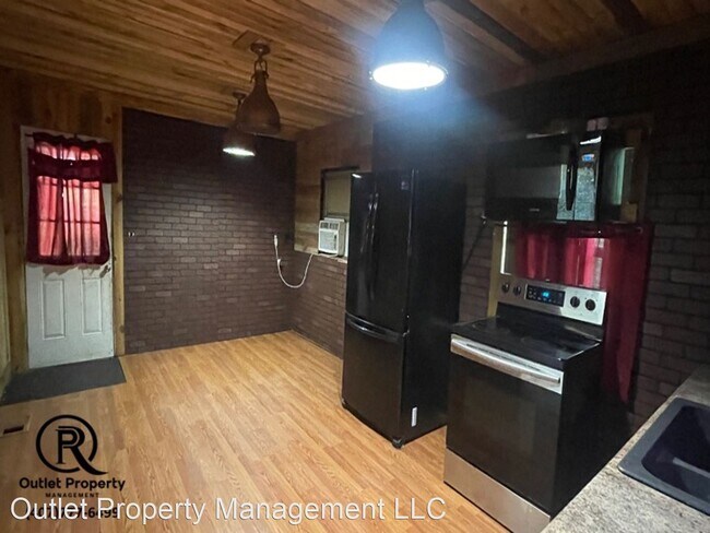 Building Photo - 3 br, 1 bath House - 11130 NE 145th St