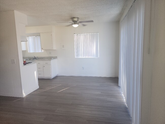 Foto del edificio - 12221 Telephone Ave