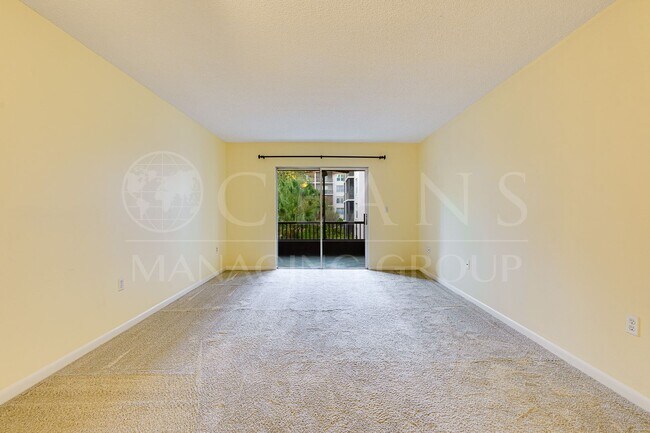 Foto del edificio - Spacious Condo with utilities included! Lo...