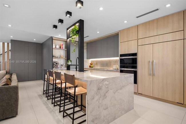 Foto del edificio - 1077 Golden Cane Dr