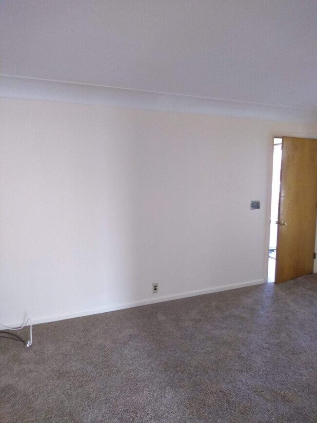 Living room - 141 Highland Ave