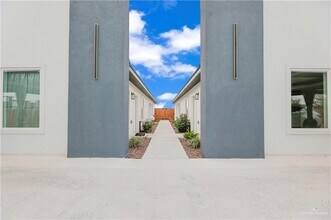 Building Photo - 14 E Mayfair St