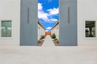 Building Photo - 16 E Mayfair St