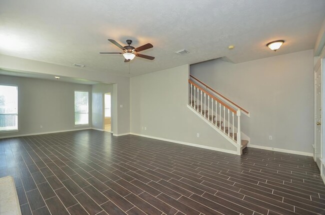 Building Photo - 5961 Whispering Lakes Dr