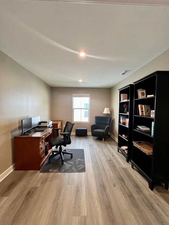 Building Photo - Charming 3-Bedroom Home with Office and Do...