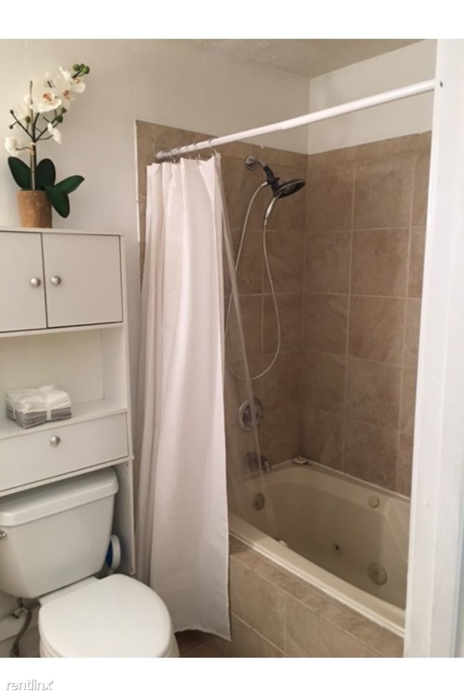 Building Photo - 2 br, 1 bath Condo - 8524 Boundary Ave