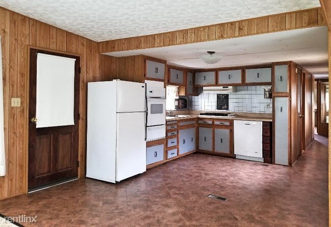 Building Photo - 3 br, 1 bath Mobile Home - 30 Smales Rd