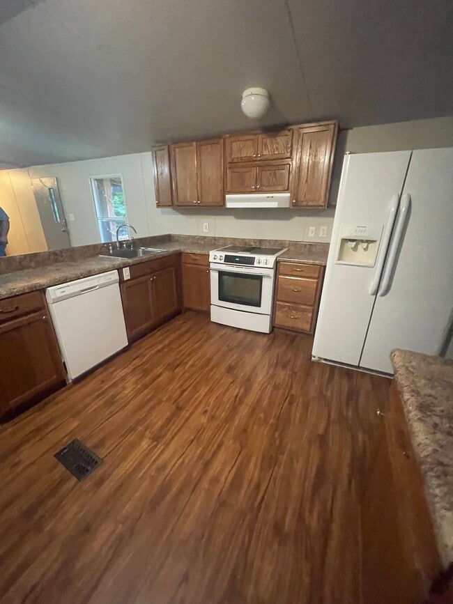 Building Photo - 574 Peach Orchard Rd